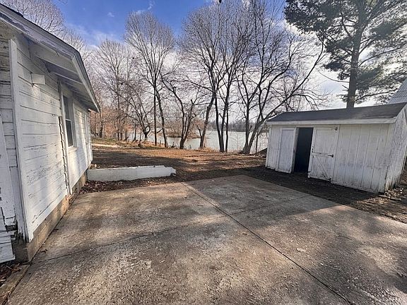 4th image of 109 Wood St