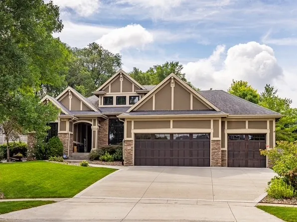 1045 SE Pinecrest Cir, Waukee, IA 50263