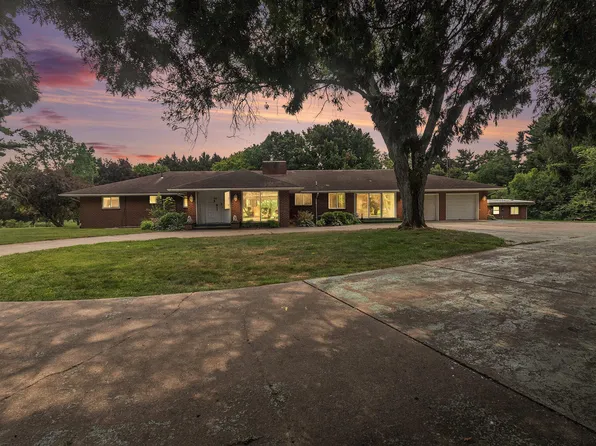 26841 Dutch Settlement St, Dowagiac, MI 49047