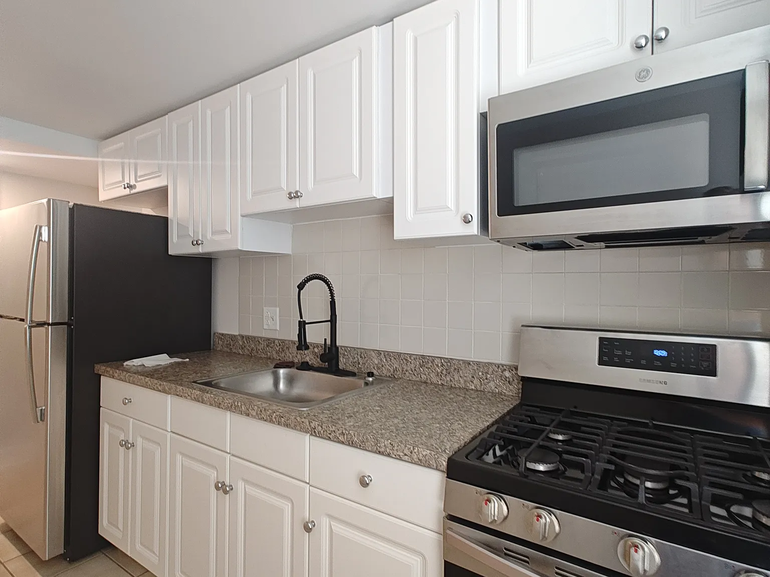 2 bed, 700 sqft, $1,350 — Photo 3