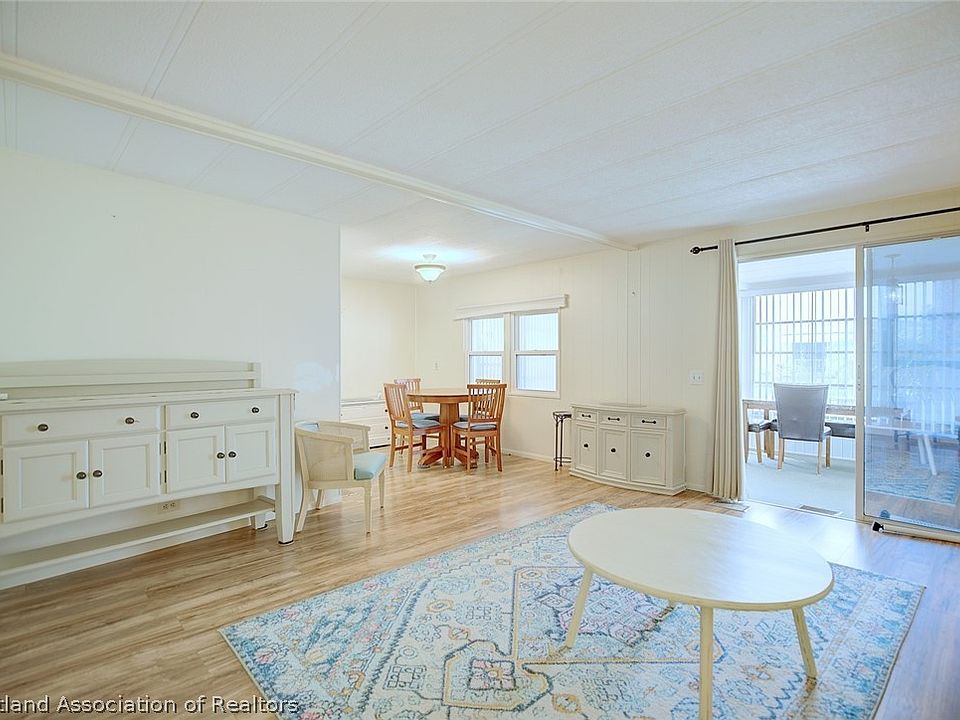 10th image of 2712 Roger St