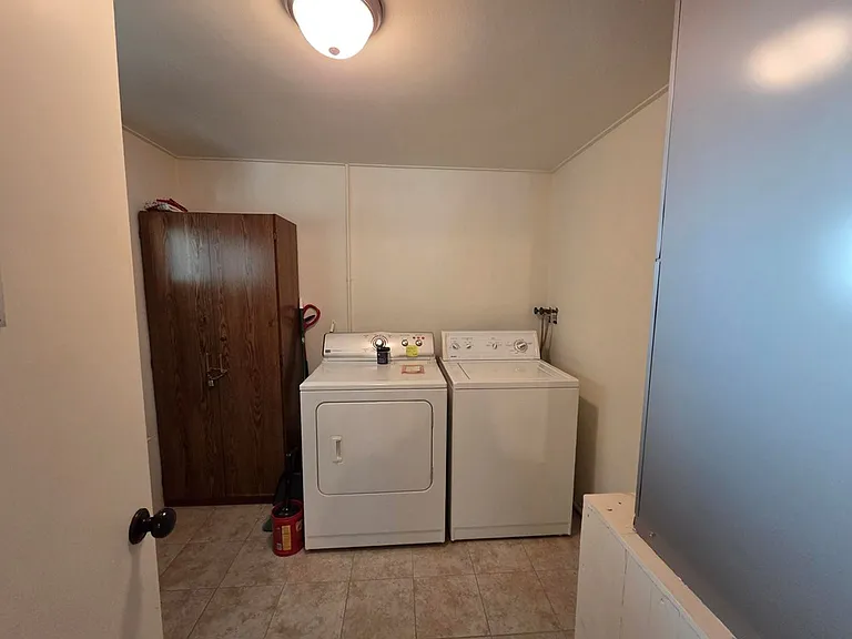 1006 E Highway St — Photo 10