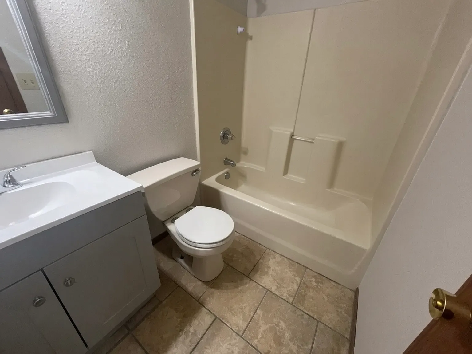 3 bed, 1228 sqft, $1,505 — Photo 1