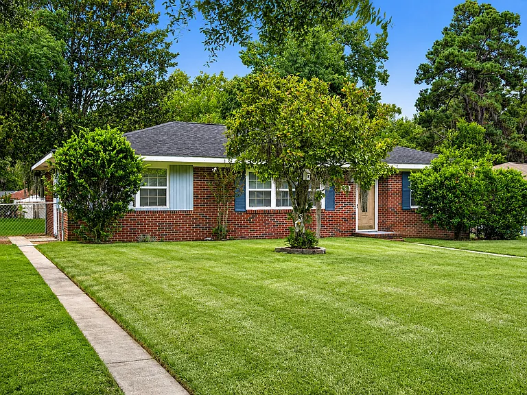 5 Warren Dr — Photo 2