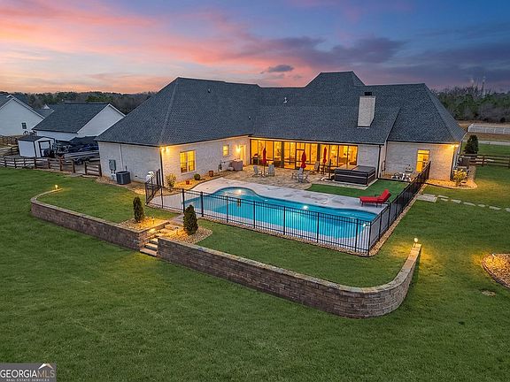 3rd image of 29 Ravenfield Rd