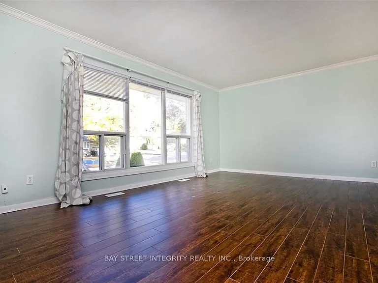 60 Hesketh Ct — Photo 4