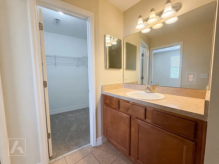 North Pointe Place — Photo 15