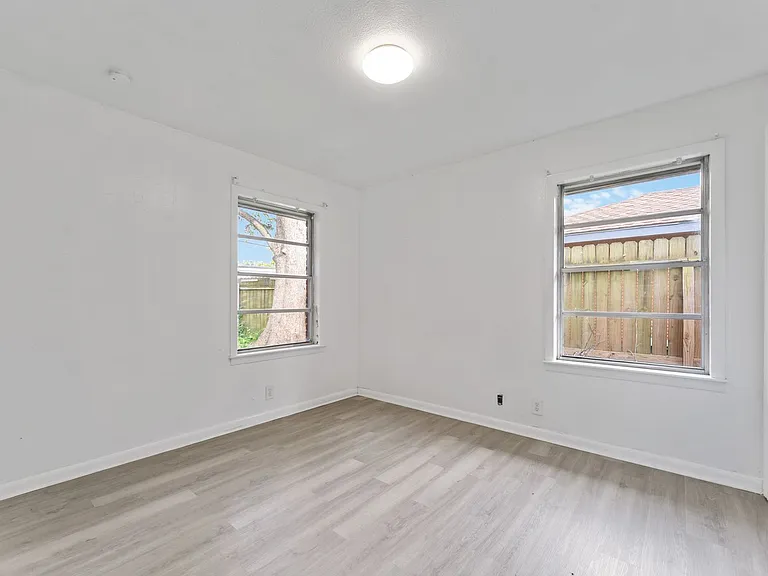 803 S 4th St — Photo 18