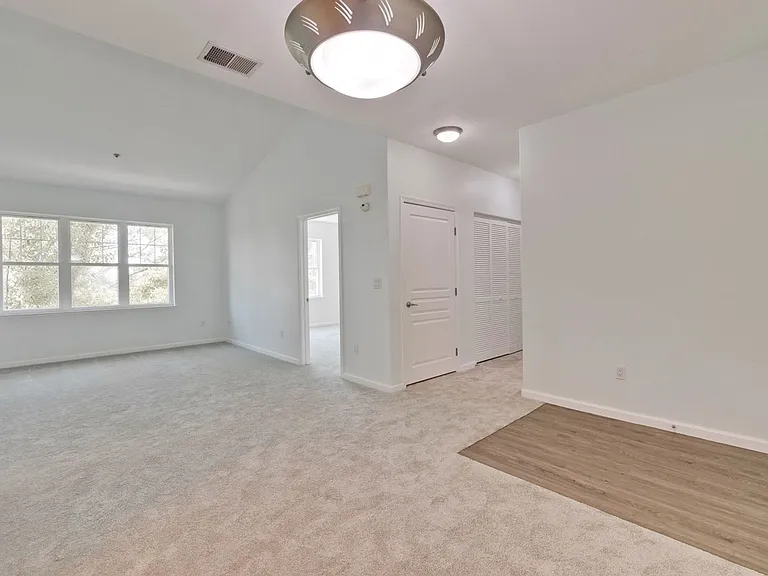 453 E Okeefe St #307 — Photo 19
