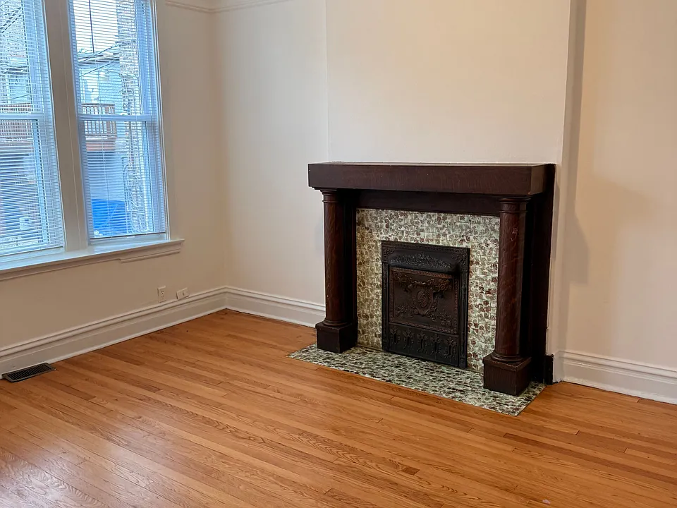 1318 N Kedzie Ave #1R
