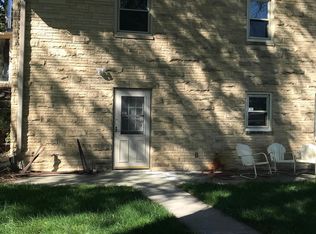 321 S 162nd St #B, Lincoln, NE 68520