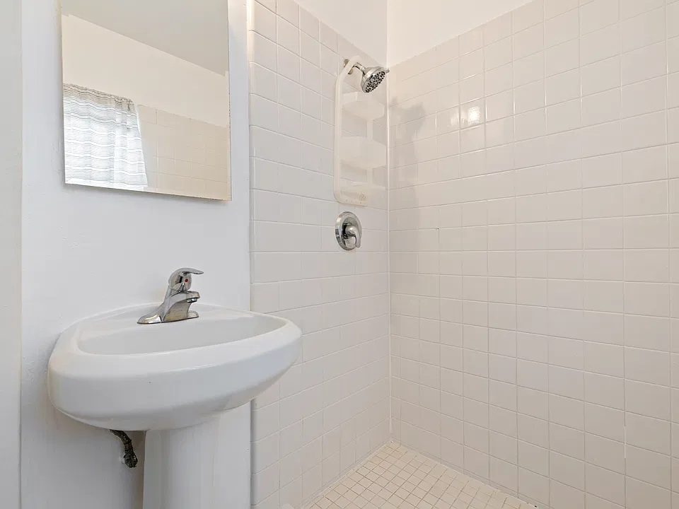 4301 Ocean Blvd #8