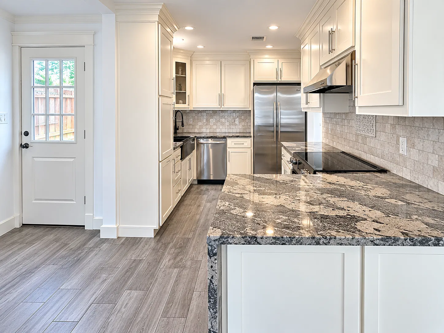 3 bed, 1250 sqft, $2,300 — Photo 3