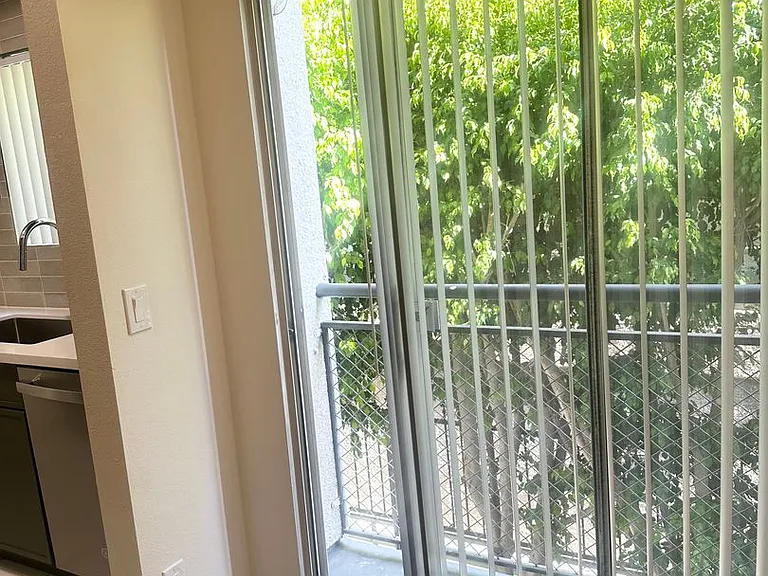 1234 Las Palmas Ave — Photo 10