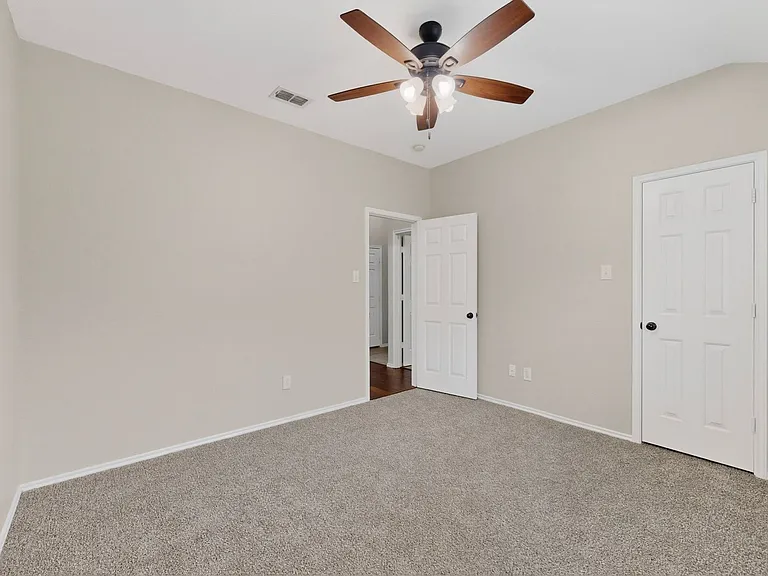 1037 Johnson City Ave — Photo 24