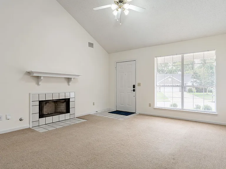 2445 Meadowlark Ln — Photo 5