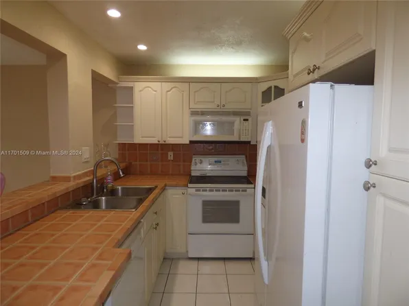 5625 W 20th Ave APT 309, Hialeah, FL 33012