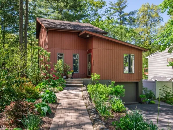 337 Skyline Lake Dr, Ringwood Boro, NJ 07456