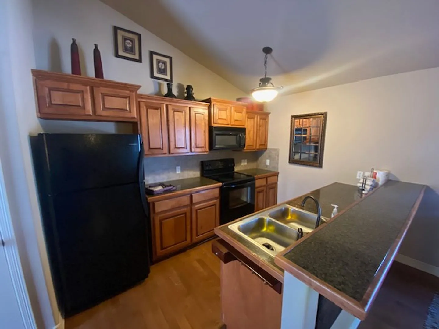 Super Cute Condo Near U of A! — Photo 4