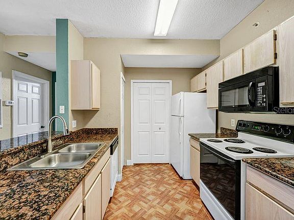 3rd image of 5471 Vineland Rd APT 7301