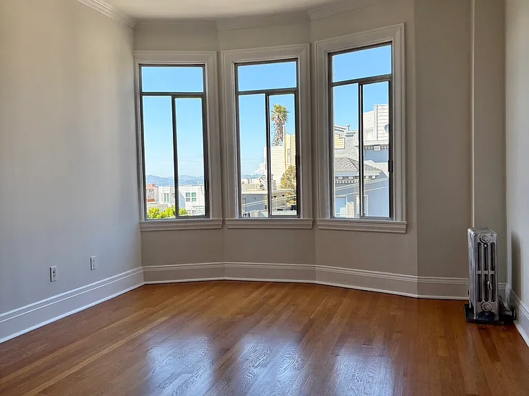Russian Hill Apartments — Photo 27