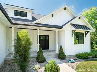 4664 6th St, Caledonia, MI 49316