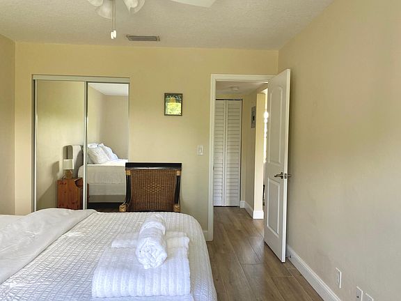 5th image of 215 Lakeview Ave APT 2