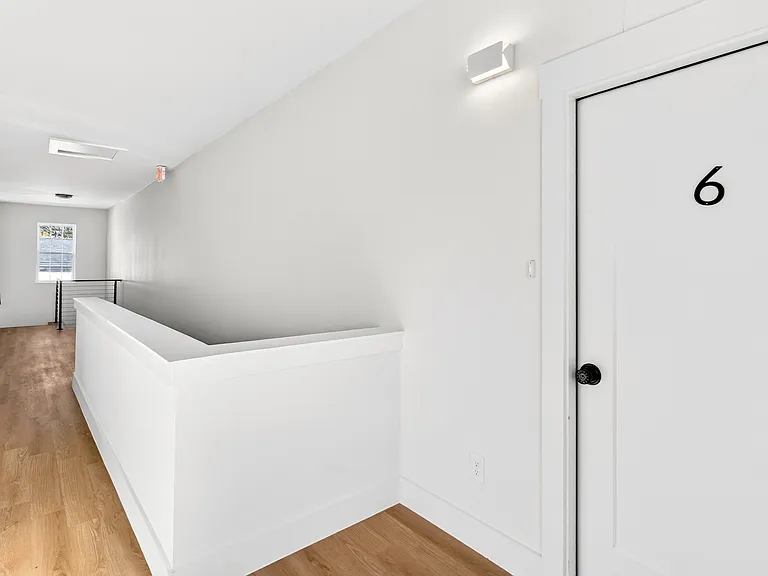 435 W 9th St #C — Photo 8