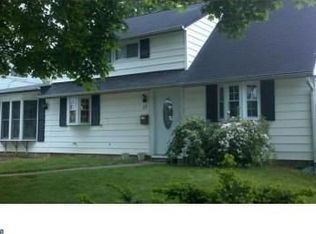 35 Grasspond Rd, Levittown, PA 19057