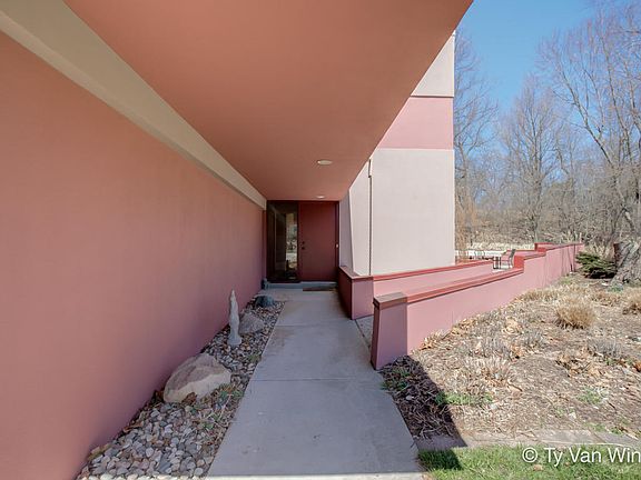 3rd image of 3315 Oak Hollow Dr SE