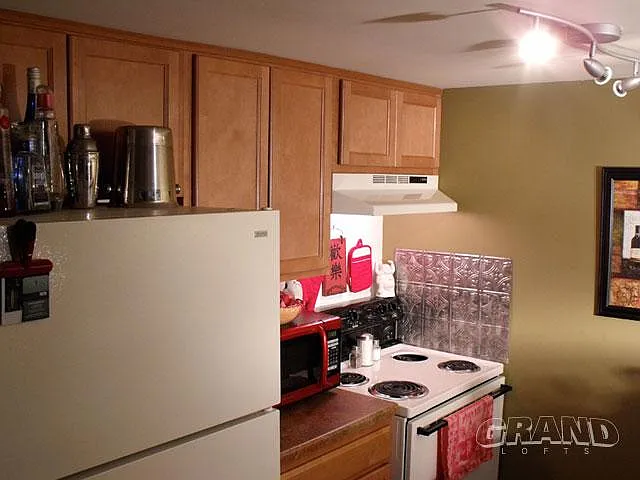 727 W Grand Blvd — Photo 5