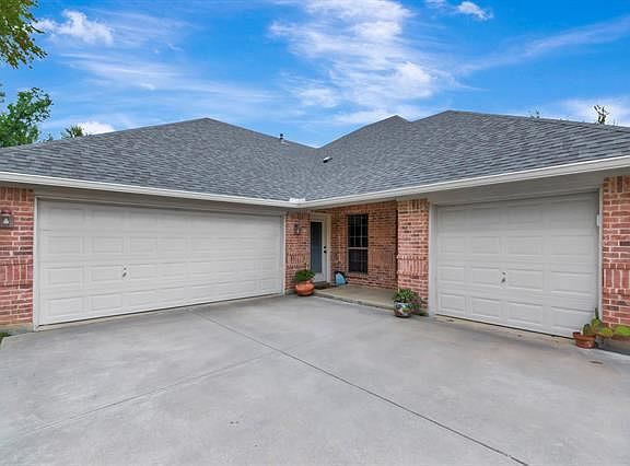 3rd image of 5721 English Oak Dr