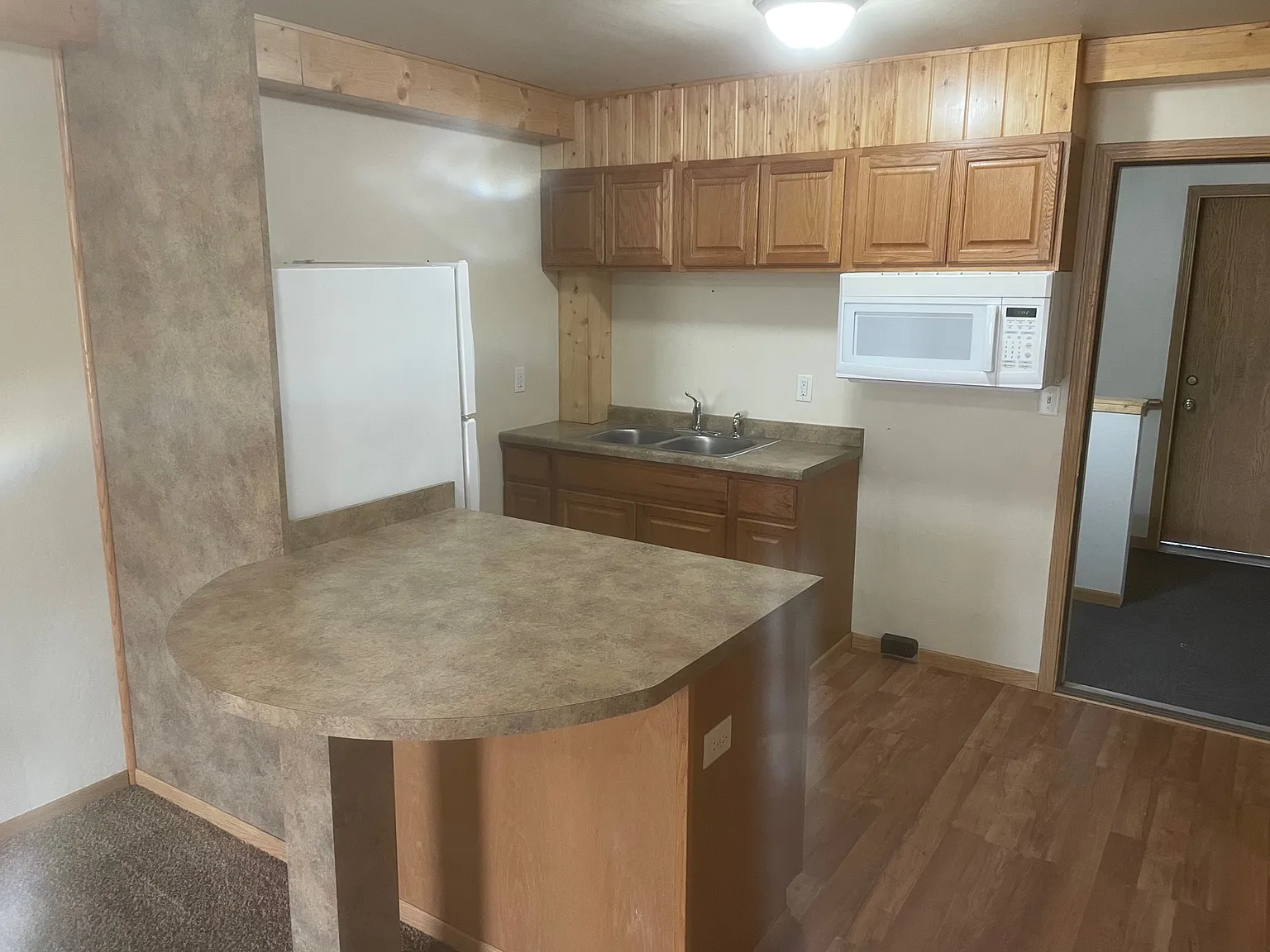 Clean 2br/2ba With Garage!! — Photo 2