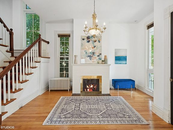 4th image of 1108 Hinman Ave