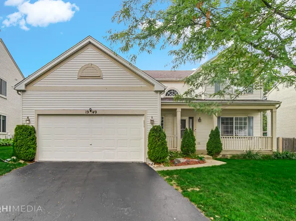 1949 Royal Ln, Aurora, IL 60503