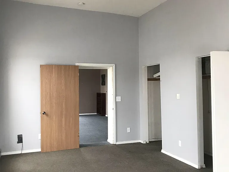 200 N Washington St — Photo 4