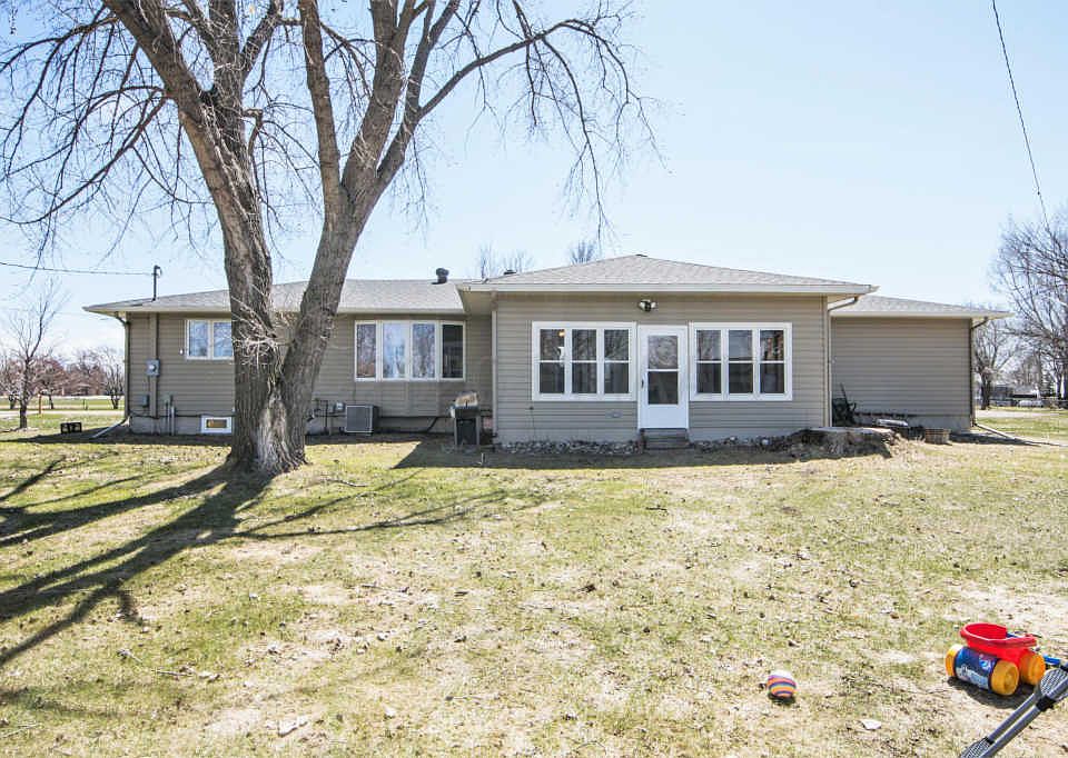 228 2nd St N, Sabin, MN 56580 Zillow