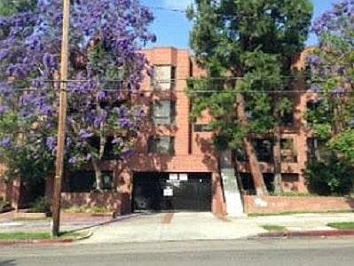 1st image of 633 S Barrington Ave APT 305