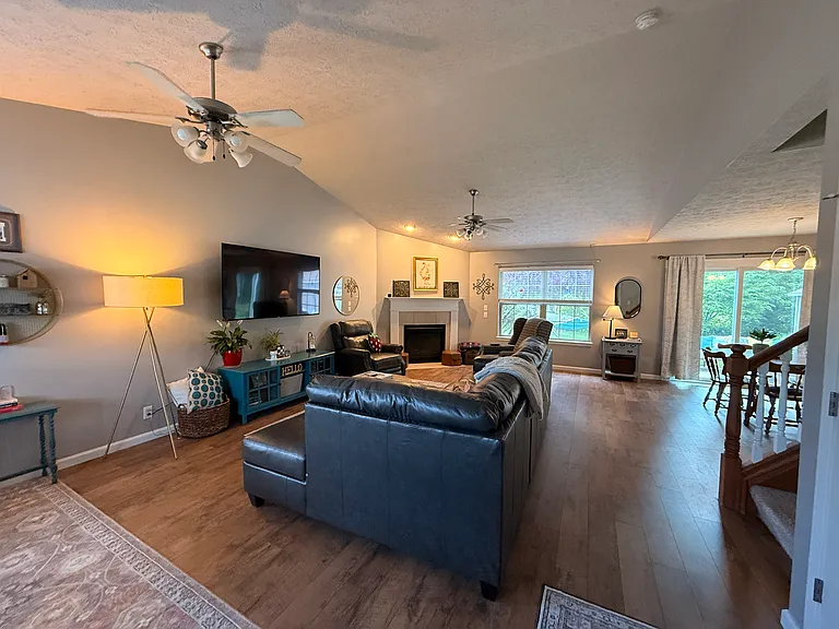 4064 Fiddlesticks Dr — Photo 2