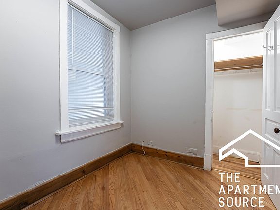 4th image of 1042 W Newport Ave #G