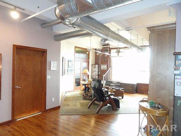 3rd image of 401 SW Water St Unit 402