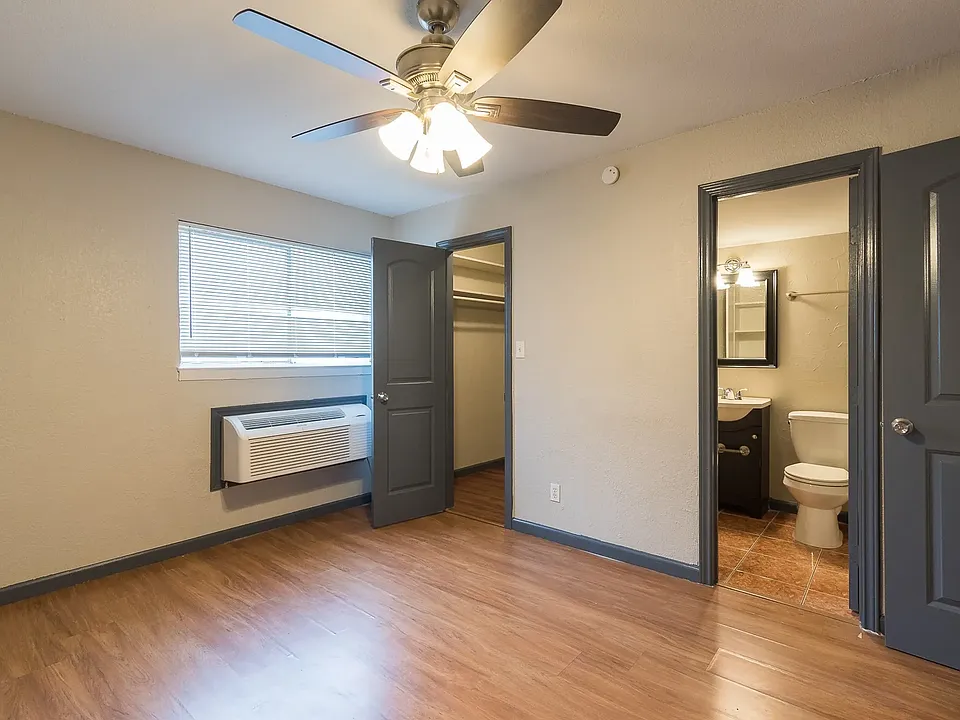 1505 W Lovers Ln #3