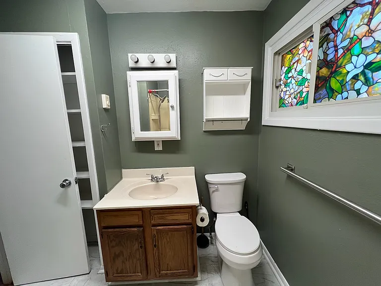 1405 Larson St — Photo 15