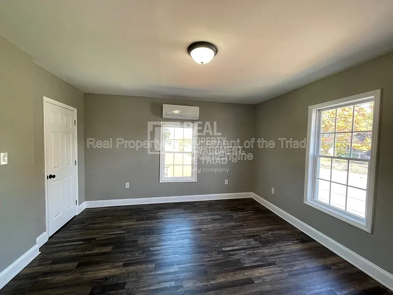 528 N Scales St #C — Photo 6