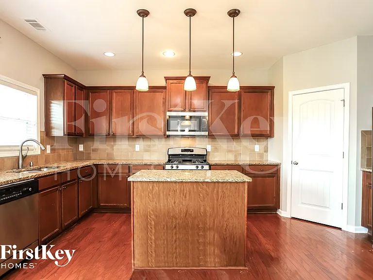 224 Woodmill Way SW — Photo 6