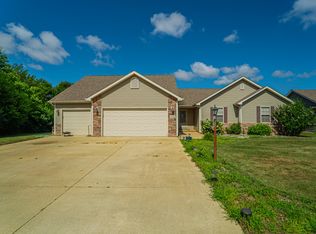 1806 Forsythia St SE, Demotte, IN 46310