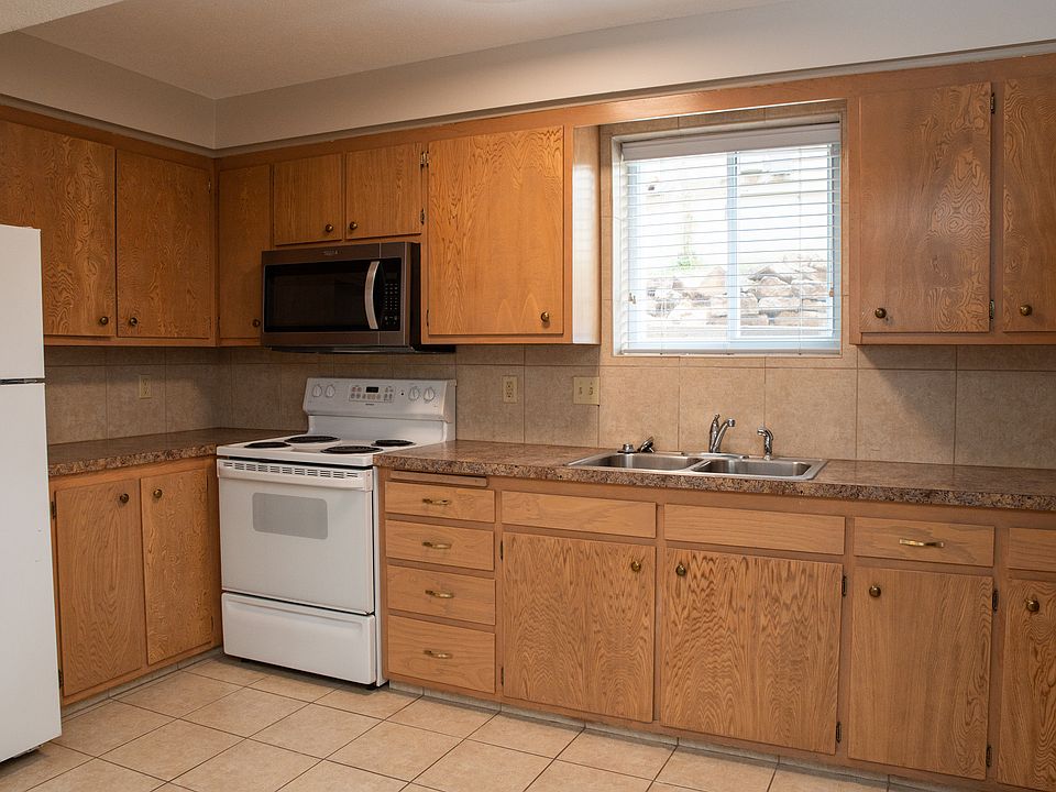 Spacious kitchen with plenty of cabinets