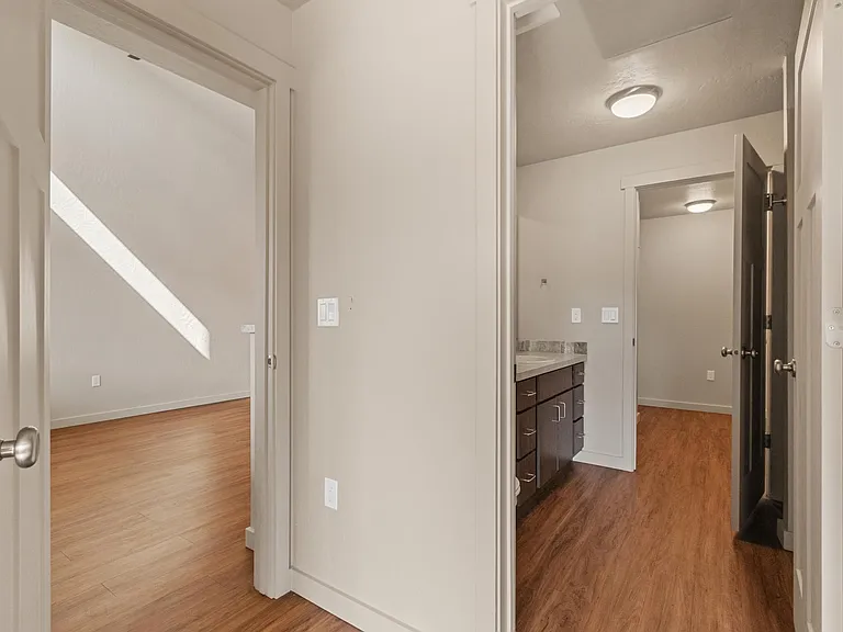 608 E 2nd Ave #302 — Photo 9