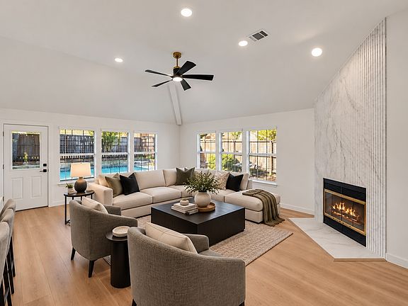 4th image of 910 Blackstone Dr