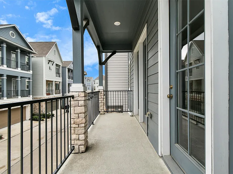 11012 Mikula Dr — Photo 40